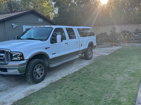Used 2005 Ford F350 King Ranch image 2