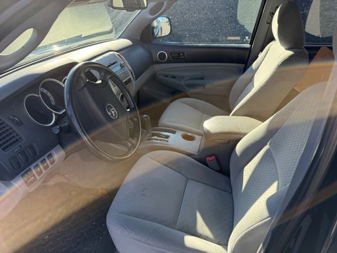 Used 2011 Toyota Tacoma 4x4 Double Cab image 2