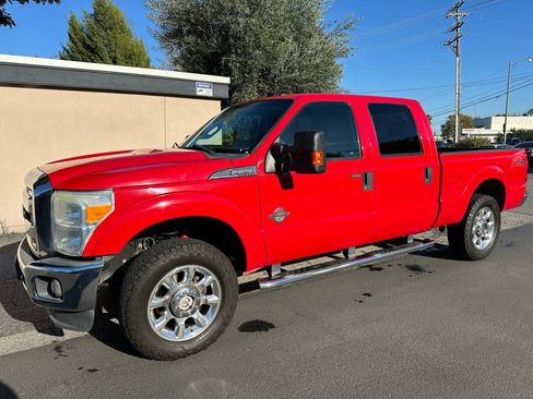 Used 2015 Ford F250 XLT w/ XLT Value Package image 2