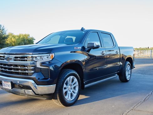 Used 2022 Chevrolet Silverado 1500 LTZ w/ LTZ Premium Package AWD/4WD image 2