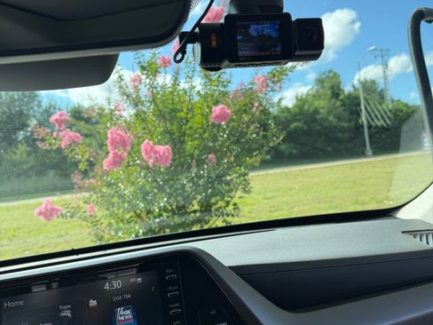 Used 2020 Toyota Highlander XLE FWD image 12