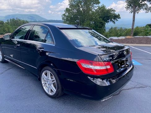 Used 2010 Mercedes-Benz E 550 4MATIC Sedan image 5