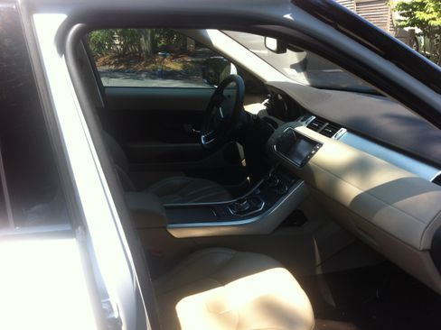 Used 2012 Land Rover Range Rover Evoque Pure Premium image 12