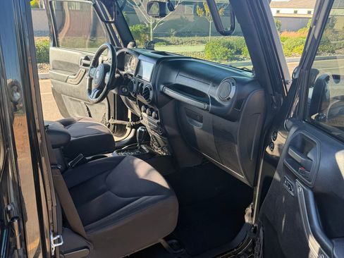 Used 2013 Jeep Wrangler Unlimited Sport image 10