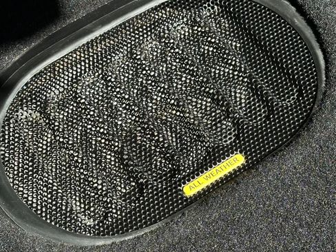 Used 2016 Jeep Wrangler Unlimited Rubicon w/ Connectivity Group image 14