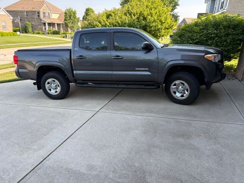 Used 2016 Toyota Tacoma SR AWD/4WD image 1
