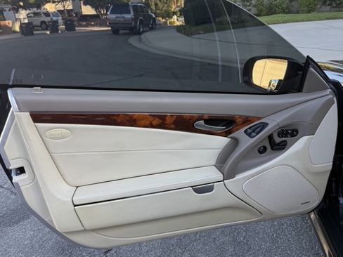 Used 2009 Mercedes-Benz SL 550 image 17