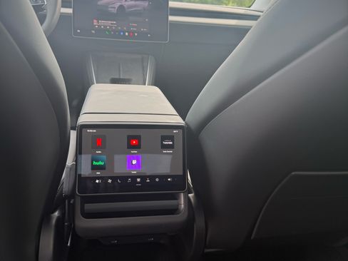 Used 2026 Tesla Model Y Long Range image 5