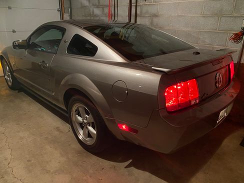 Used 2009 Ford Mustang Premium image 6