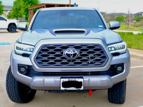 Used 2020 Toyota Tacoma TRD Sport w/ TRD Premium Sport Package image 2