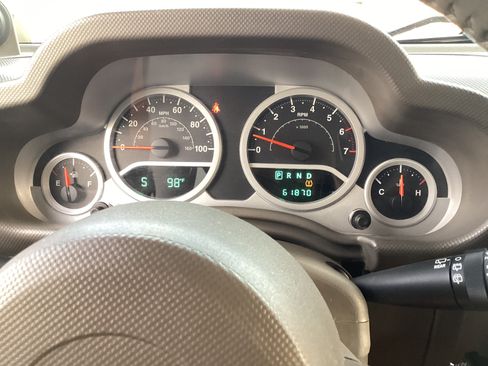 Used 2010 Jeep Wrangler Rubicon w/ PWR Convenience Group AWD/4WD image 14