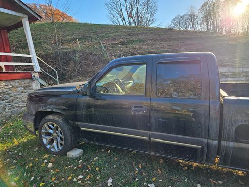 Used 2006 Chevrolet Silverado 1500 LT w/ Onstar Plus Package image 5