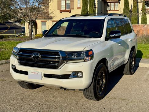Used 2020 Toyota Land Cruiser Heritage Edition image 4
