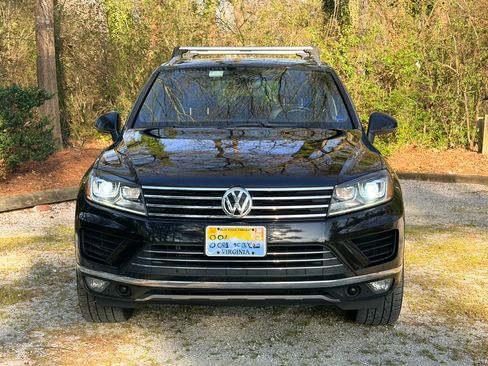 Used 2017 Volkswagen Touareg Wolfsburg Edition image 2