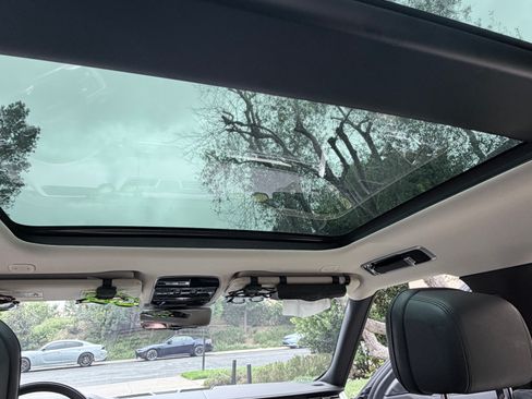 Used 2022 Land Rover Range Rover SE image 22