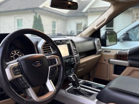 Used 2015 Ford F150 Lariat image 4