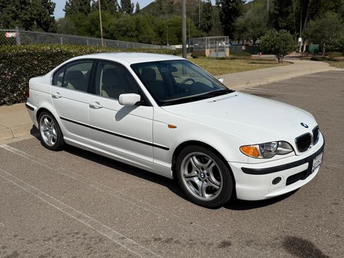 Used 2003 BMW 330i Sedan image 2