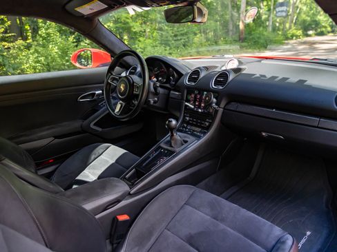 Used 2018 Porsche 718 Cayman GTS RWD image 5