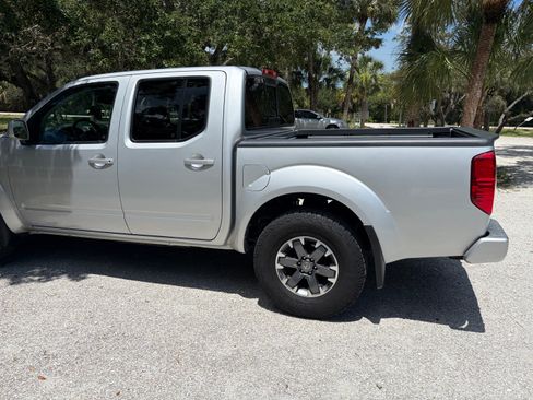 Used 2017 Nissan Frontier PRO-4X AWD/4WD image 6