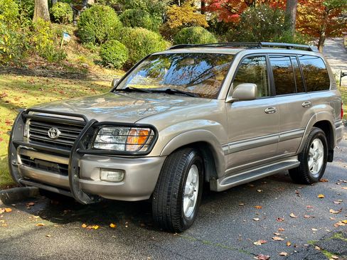 Used 2004 Toyota Land Cruiser image 1