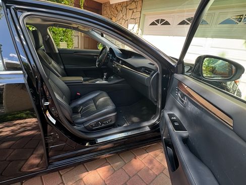 Used 2016 Lexus ES 350 w/ Ultra Luxury Package image 13