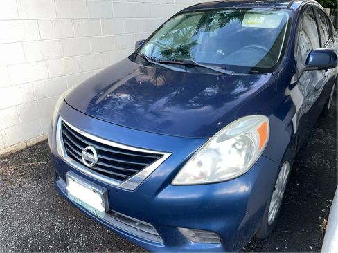 Used 2012 Nissan Versa SV w/ Convenience Pkg image 1