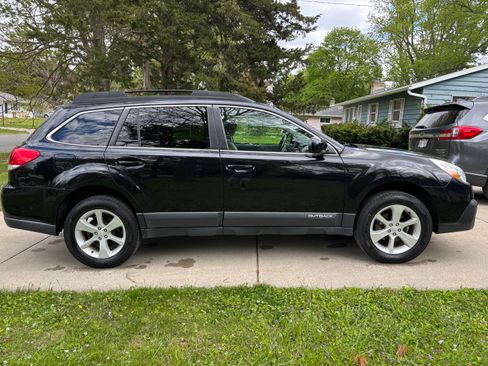 Used 2013 Subaru Outback 2.5i Premium w/ All-Weather Pkg AWD/4WD image 10