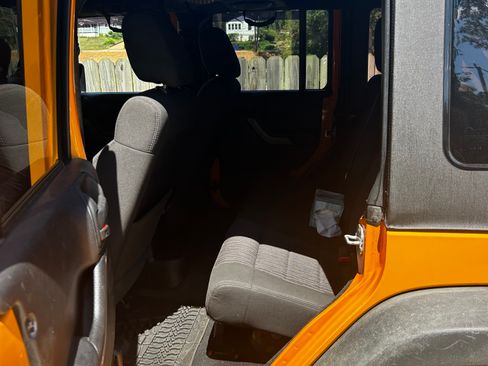 Used 2012 Jeep Wrangler Unlimited Sport AWD/4WD image 8