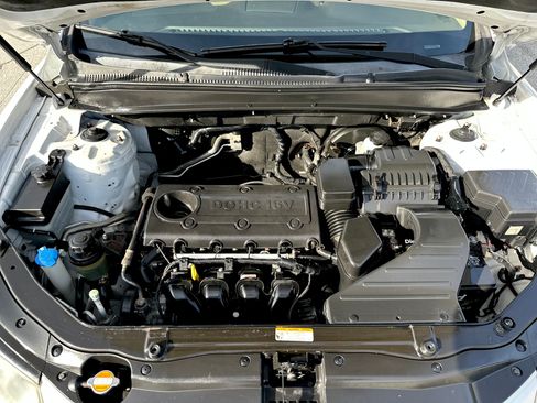 Used 2012 Hyundai Santa Fe GLS image 12