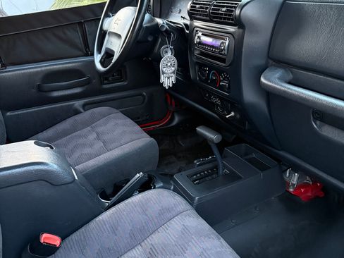 Used 2005 Jeep Wrangler Rubicon AWD/4WD image 7