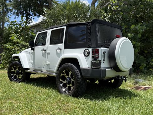 Used 2013 Jeep Wrangler Unlimited Sahara w/ Max Tow Pkg AWD/4WD image 2