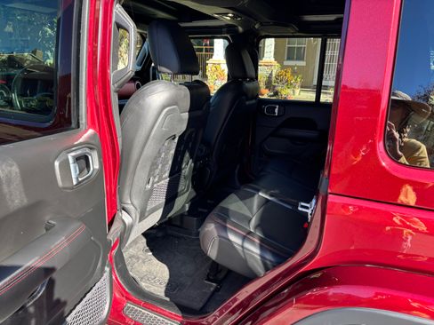 Used 2021 Jeep Wrangler Unlimited Rubicon AWD/4WD image 15