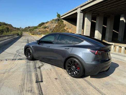 Used 2022 Tesla Model Y Performance image 6