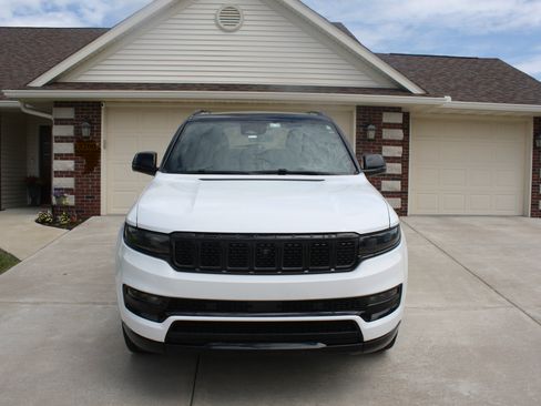 Used 2023 Jeep Grand Wagoneer Series II AWD/4WD image 1