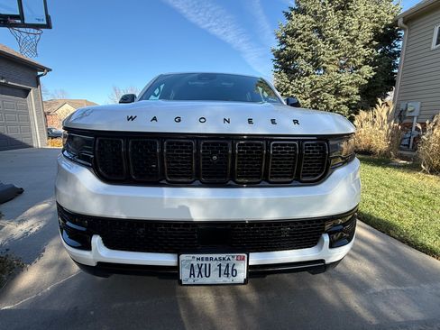 Used 2024 Jeep Wagoneer Series II w/ Convenience Group I image 6