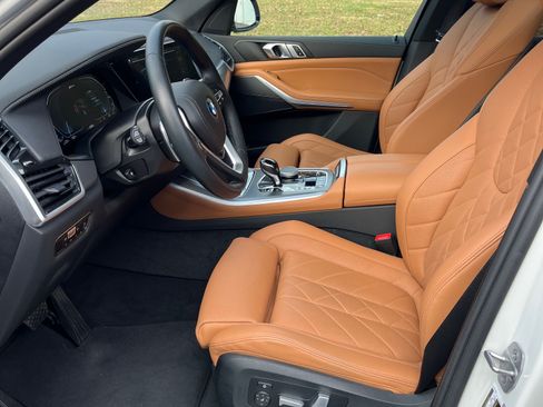 Used 2023 BMW X5 xDrive45e image 12