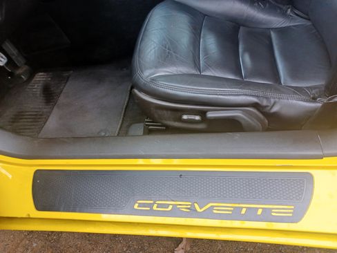 Used 2007 Chevrolet Corvette Coupe w/ Performance Package image 22