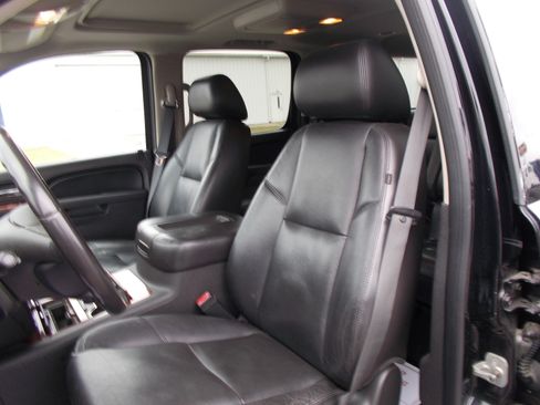 Used 2011 Chevrolet Suburban LTZ image 10