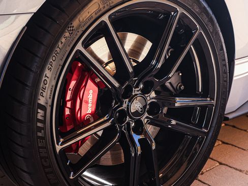 Used 2022 Ford Mustang Shelby GT500 w/ Technology Package image 12