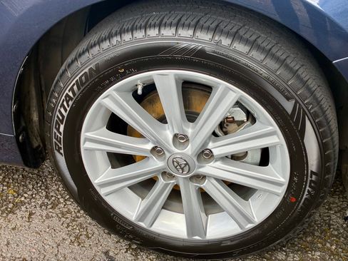Used 2014 Toyota Camry XLE w/ Leather Package FWD image 12