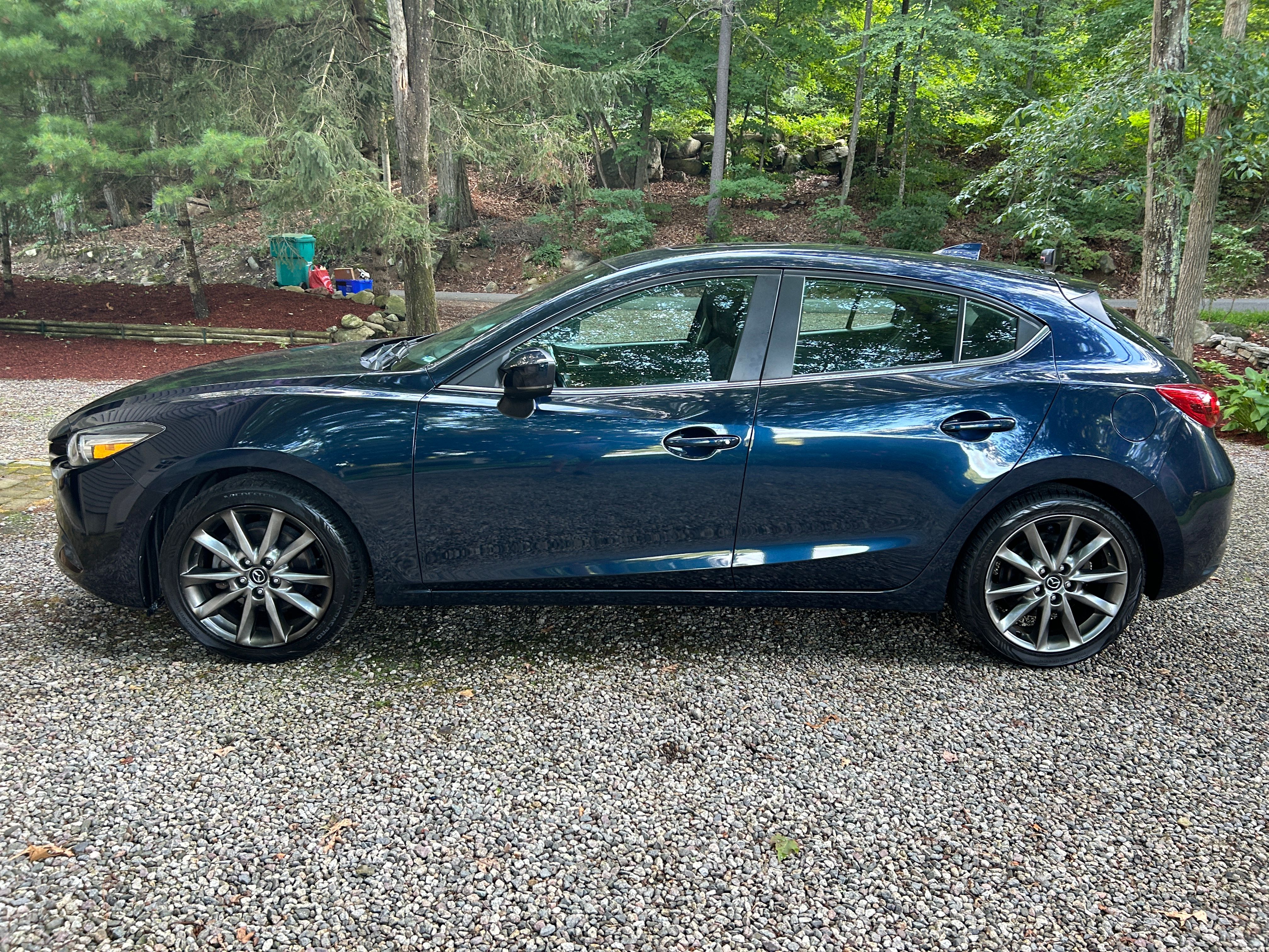 Used 2018 MAZDA MAZDA3 Grand Touring w/ Premium Equipment Package FWD image 9