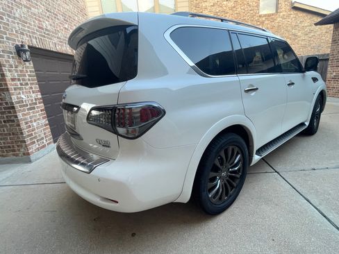 Used 2017 INFINITI QX80 Limited w/ All Season Package image 9
