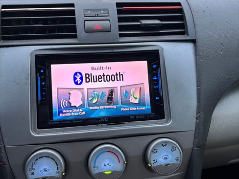 Used 2011 Toyota Camry LE image 12