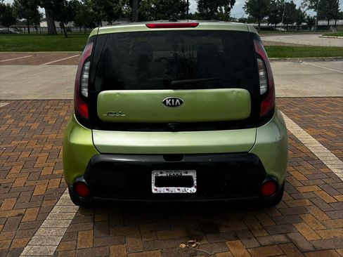 Used 2016 Kia Soul + FWD image 2
