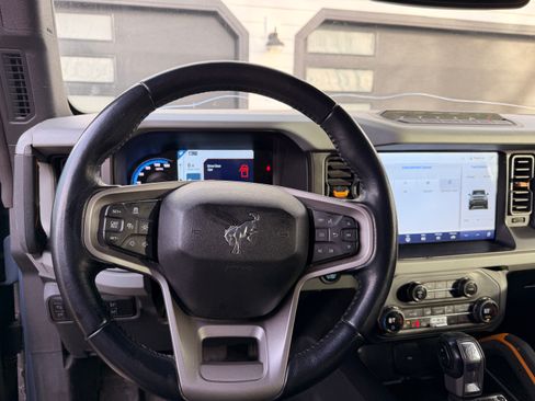 Used 2023 Ford Bronco Badlands image 11