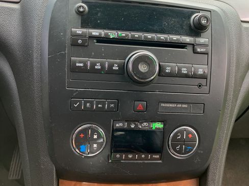 Used 2011 Buick Enclave CX FWD image 7
