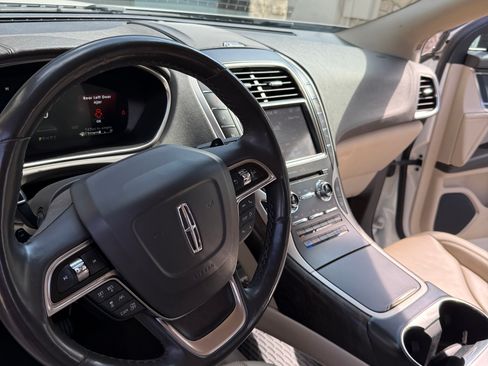 Used 2020 Lincoln Nautilus Reserve FWD image 11