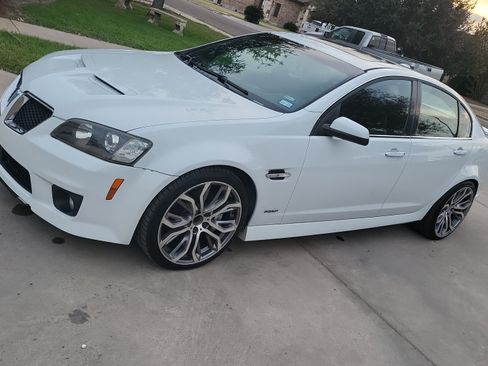 Used 2009 Pontiac G8 GXP image 2