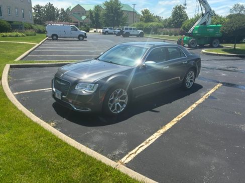 Used 2019 Chrysler 300 C RWD image 8