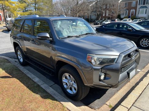 Used 2018 Toyota 4Runner SR5 Premium image 4